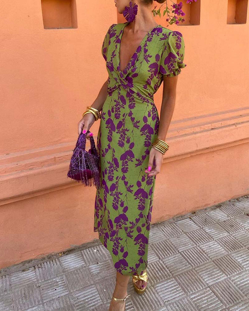 Della | Women’s Pleated Floral Dress with Flowing Pleats