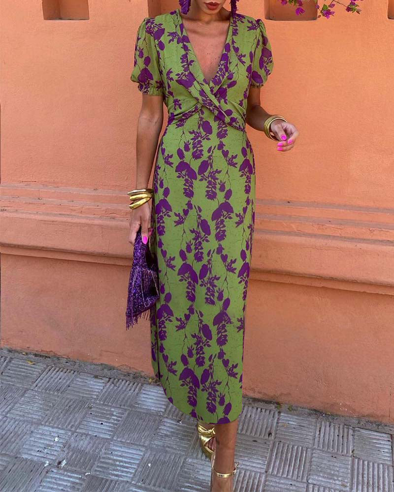 Della | Women’s Pleated Floral Dress with Flowing Pleats