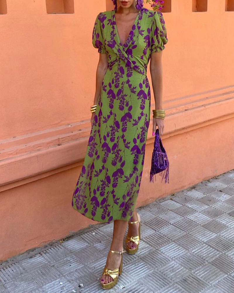 Della | Women’s Pleated Floral Dress with Flowing Pleats