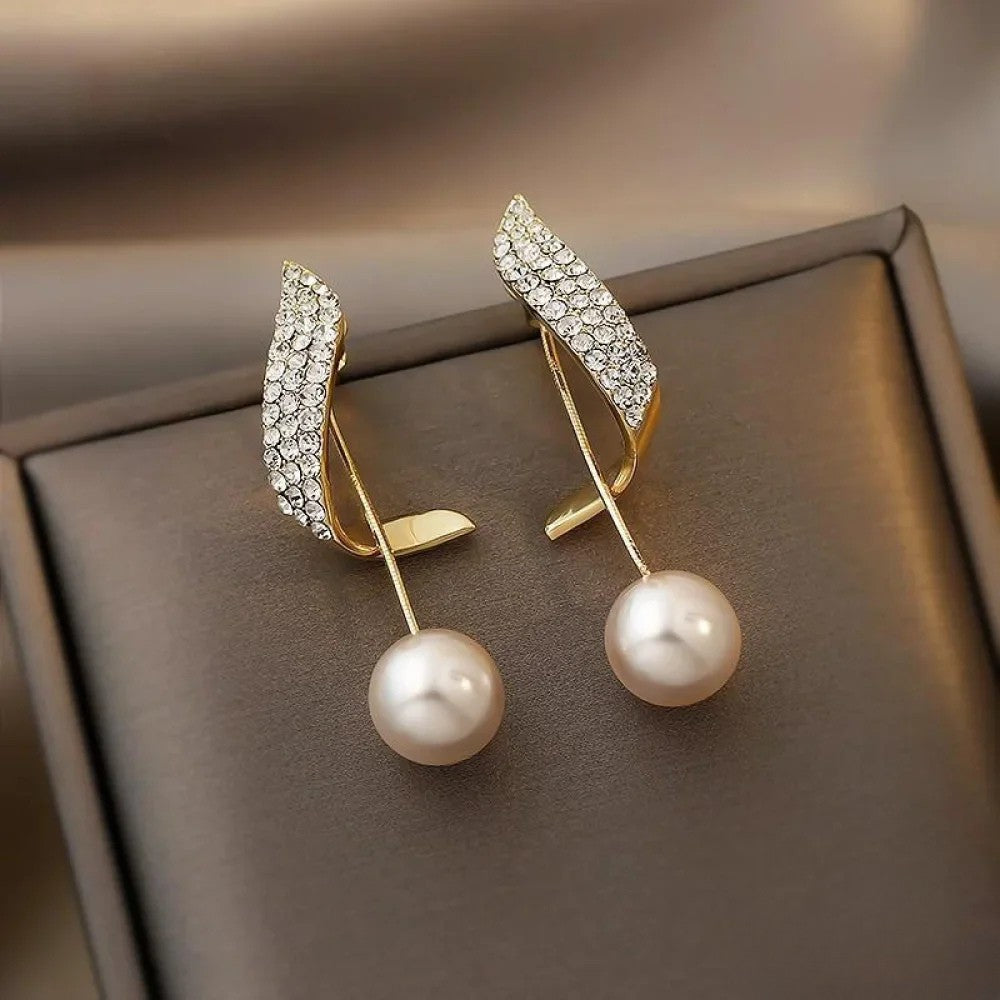 Sarah | Women’s Pearl Drop Earrings with Lightweight Comfort