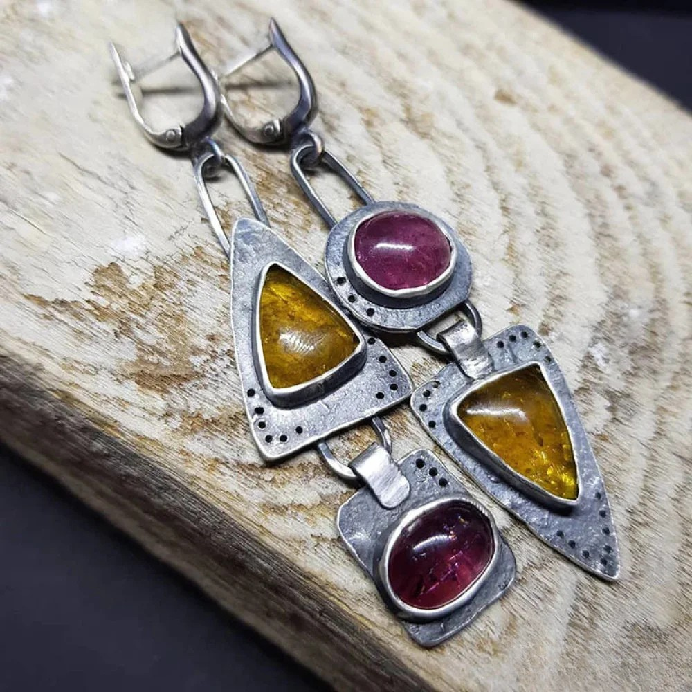 Audrey | Women’s Retro Triangular Geometric Earrings with Comfort