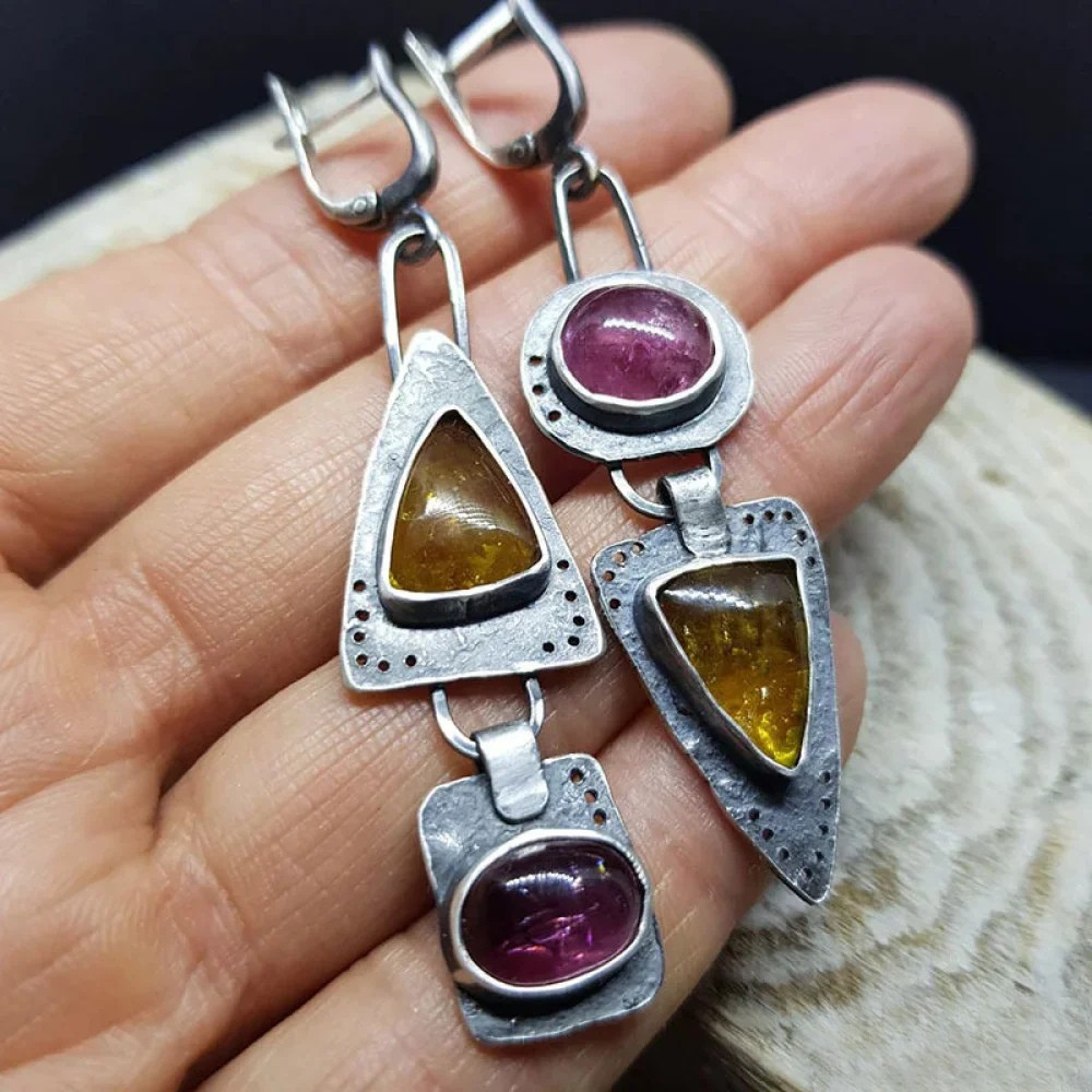 Audrey | Women’s Retro Triangular Geometric Earrings with Comfort
