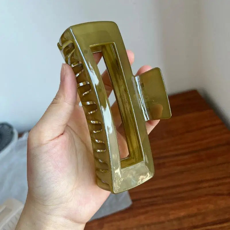 Liv1 | Women’s Liv1 Oversized Claw Clip with Geometric Design