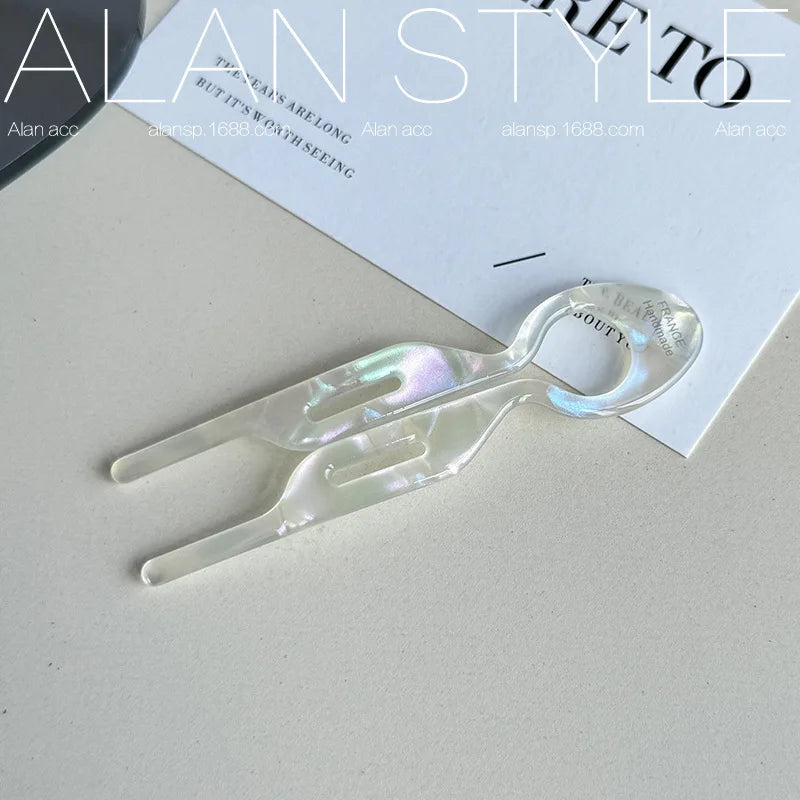 Claire | Women’s Hollow Comb Clip with Gentle Hold