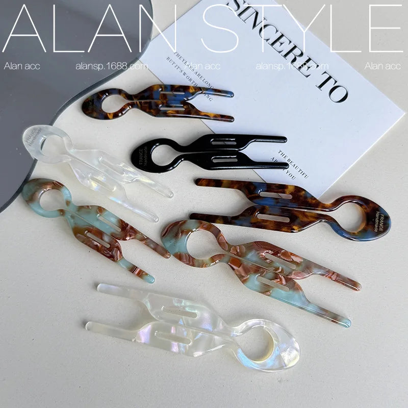 Claire | Women’s Hollow Comb Clip with Gentle Hold
