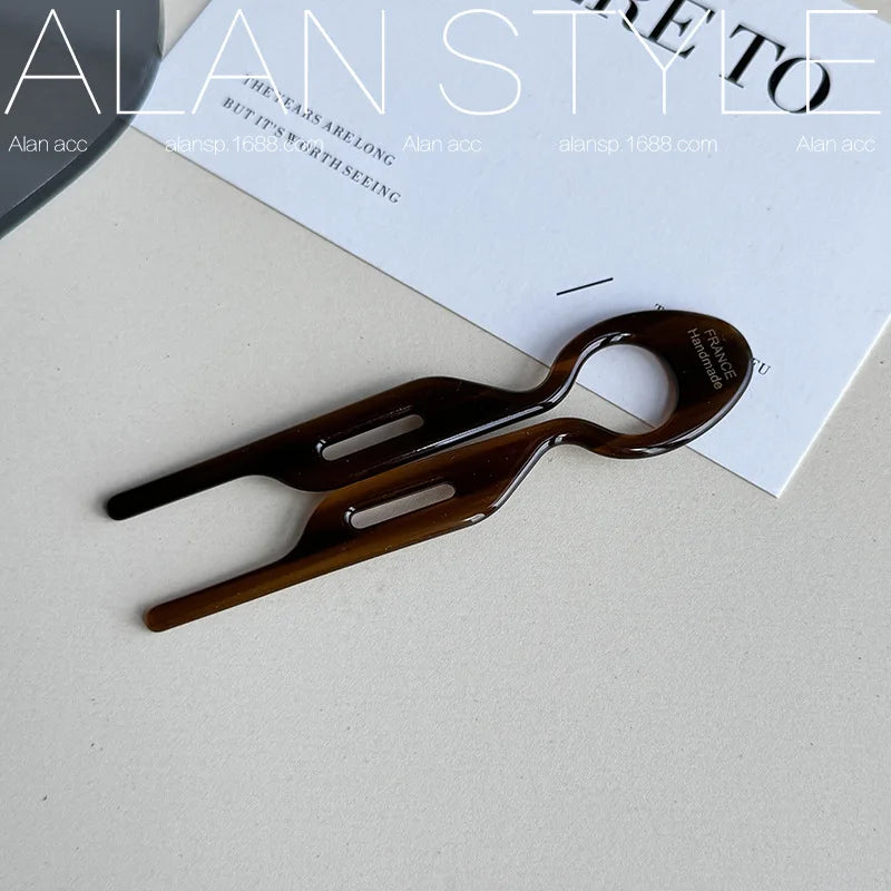 Claire | Women’s Hollow Comb Clip with Gentle Hold