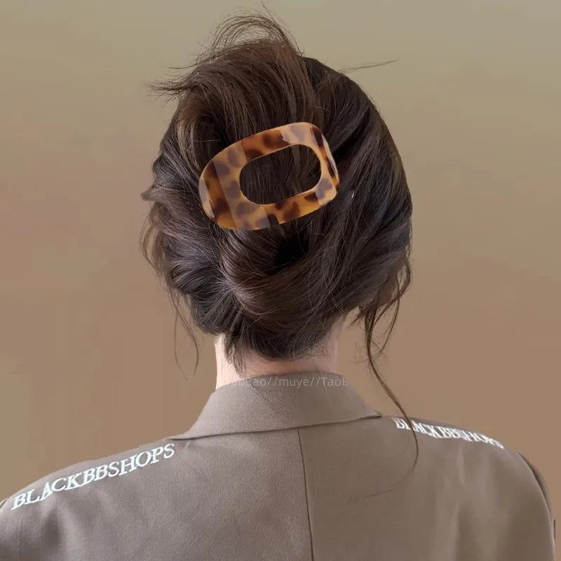 Brenda | Women’s Oval Hair Clip with Matte Finish