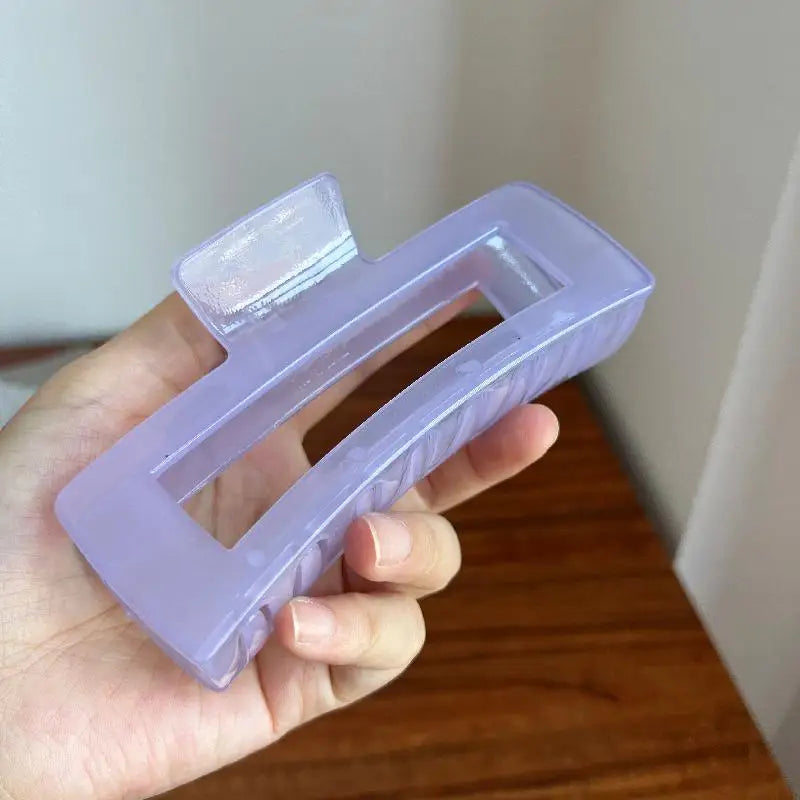 Liv1 | Women’s Liv1 Oversized Claw Clip with Geometric Design