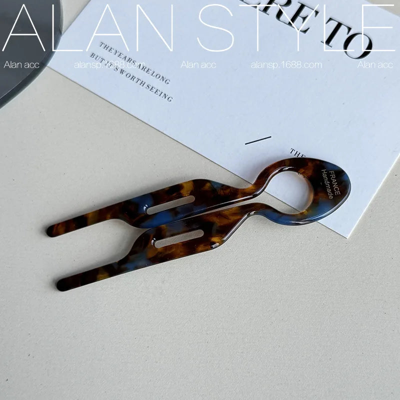 Claire | Women’s Hollow Comb Clip with Gentle Hold