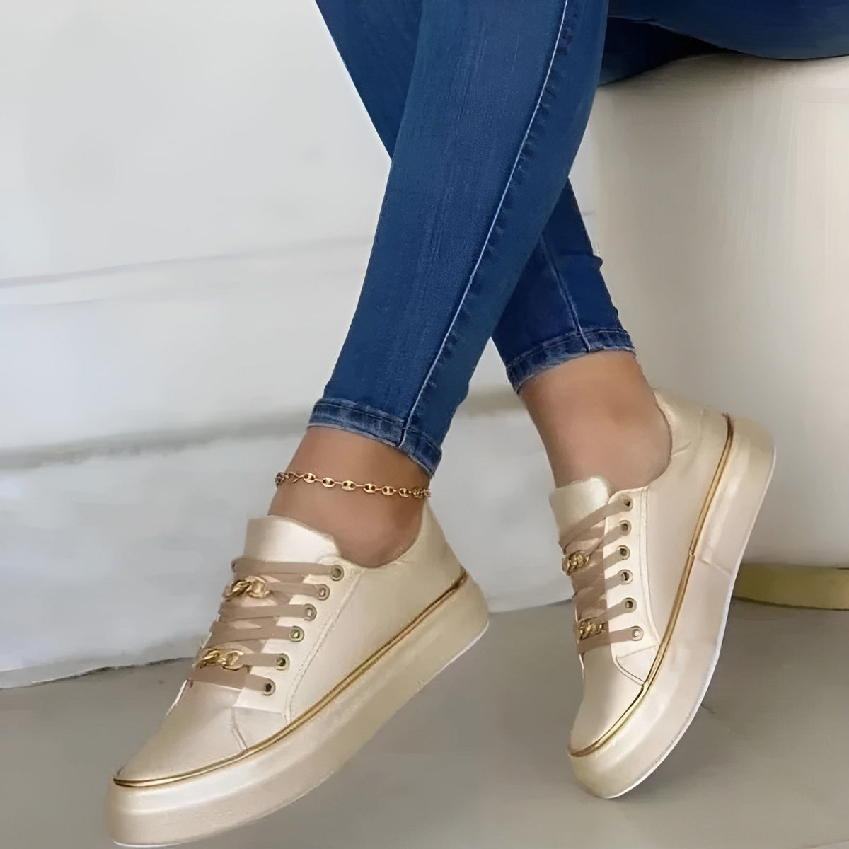 Harlow | Women’s Lace-Up Flatform Sneakers with Gold Chain