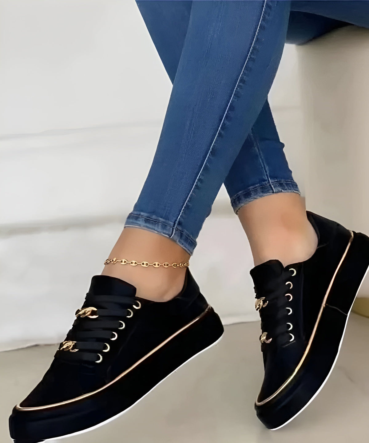 Harlow | Women’s Lace-Up Flatform Sneakers with Gold Chain