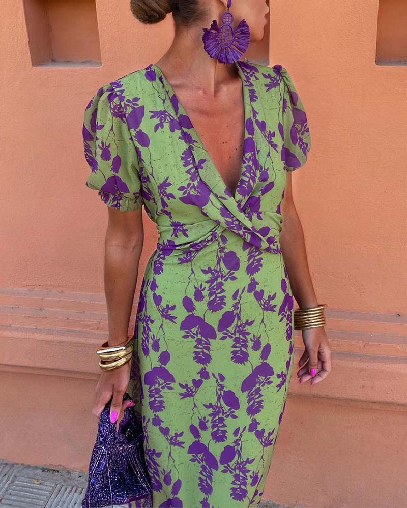 Della | Women’s Pleated Floral Dress with Flowing Pleats
