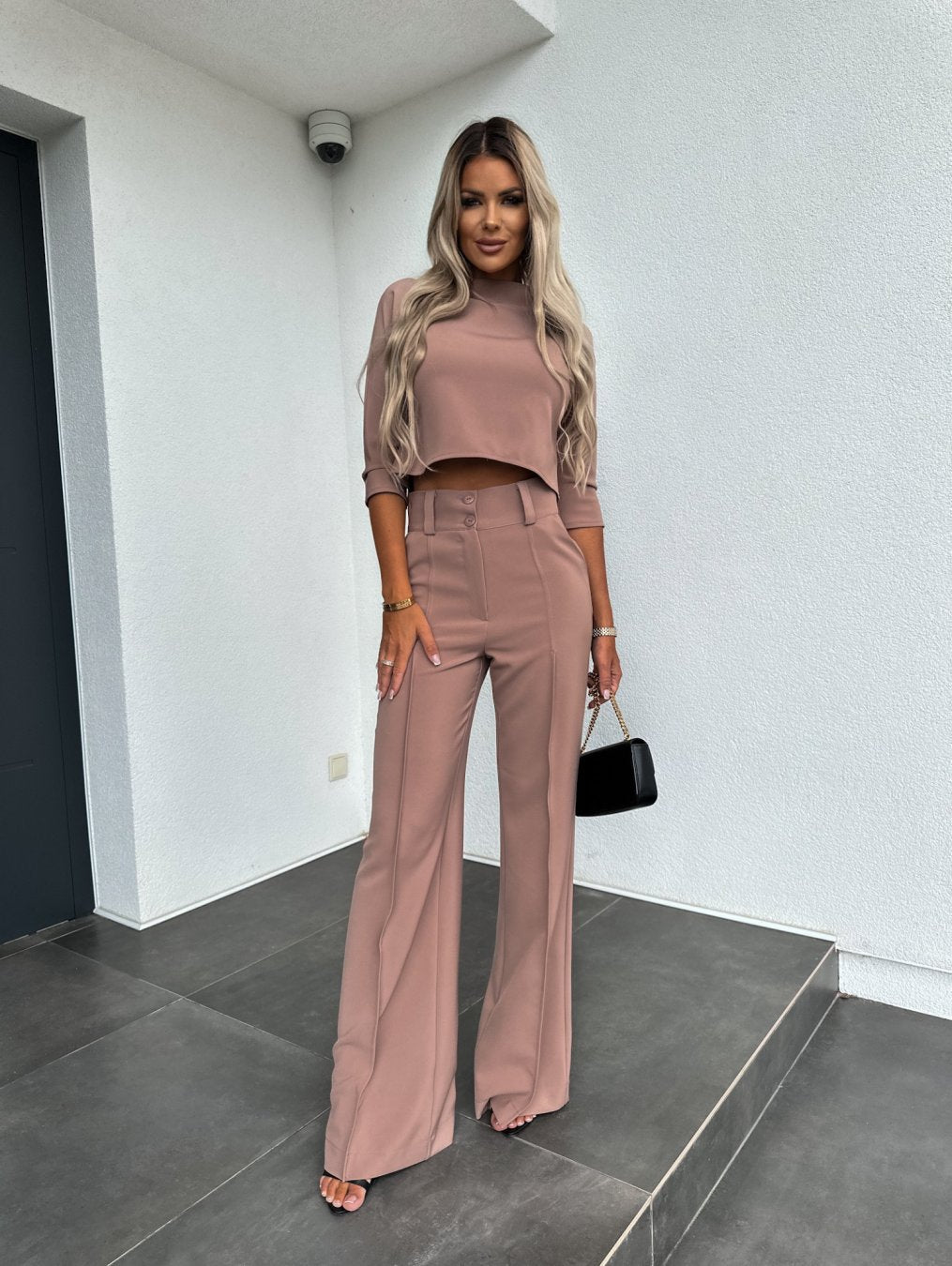 Roelie | Women’s Elegant Two-Piece Lounge Set with Silhouette
